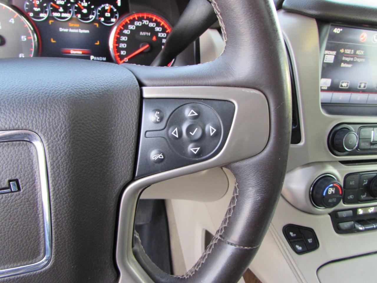 GMC Yukon XL Vehicle Full-screen Gallery Image 16