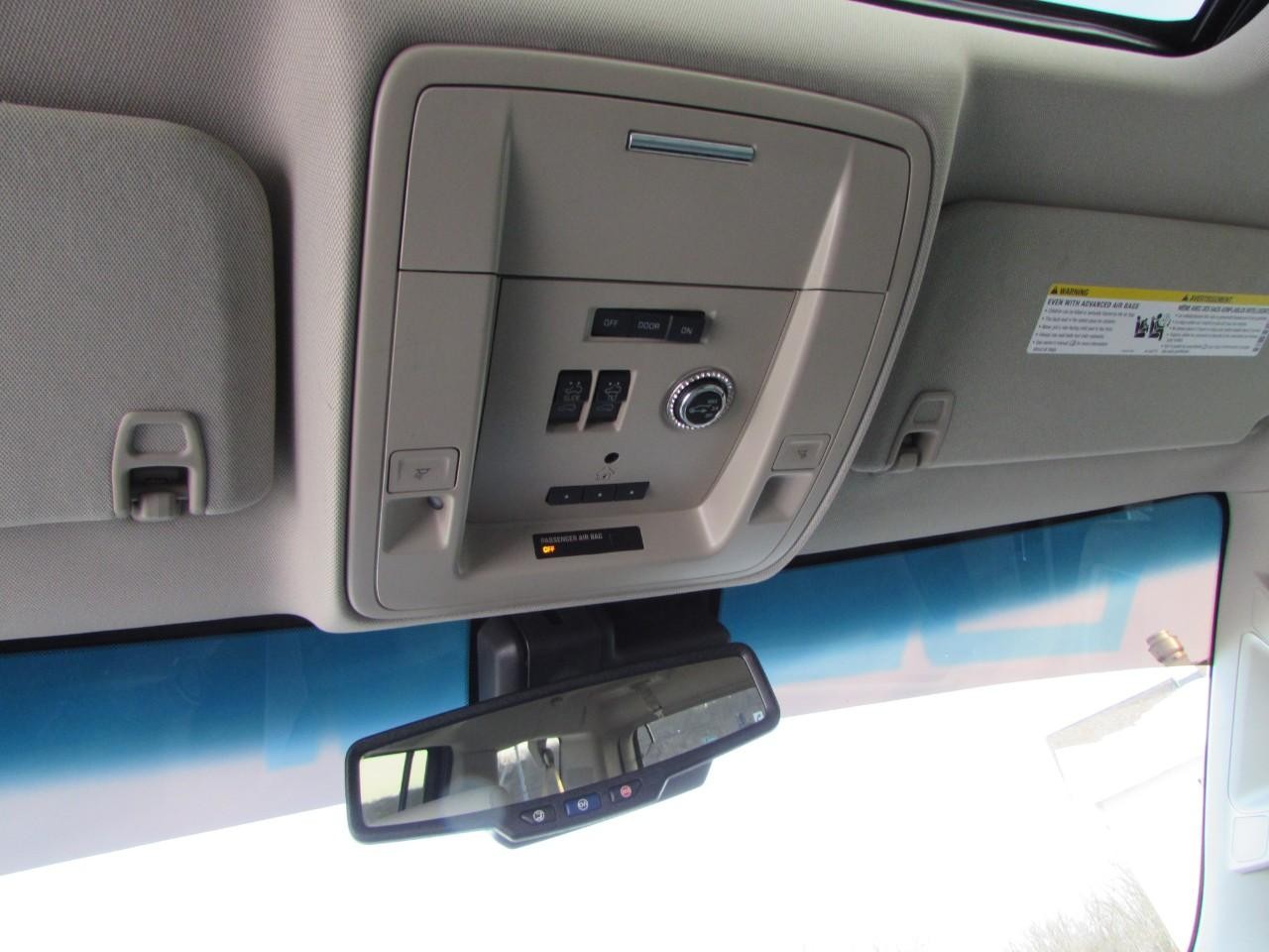 GMC Yukon XL Vehicle Full-screen Gallery Image 18