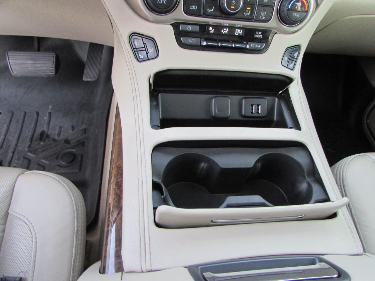 GMC Yukon XL Vehicle Full-screen Gallery Image 20