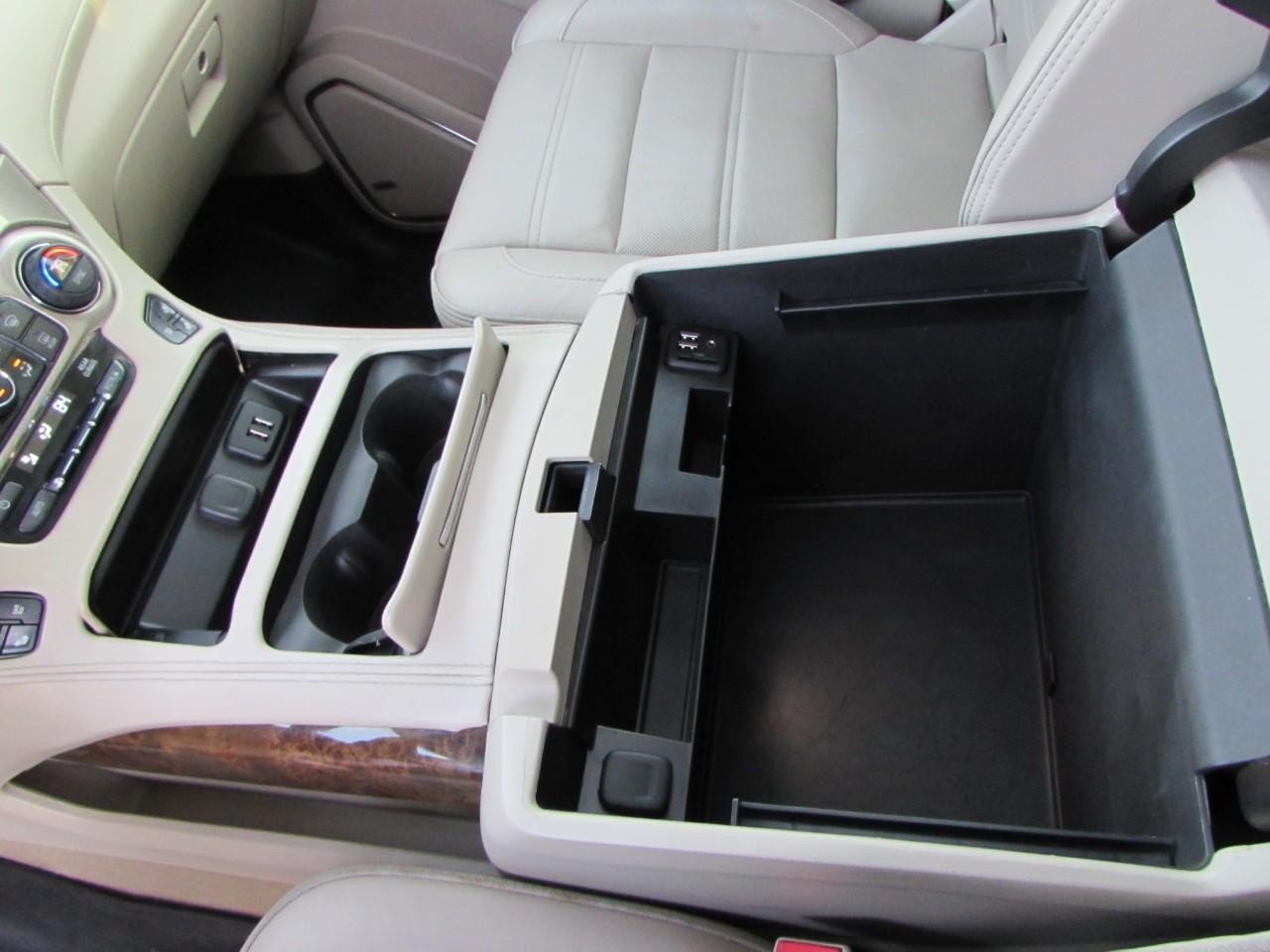 GMC Yukon XL Vehicle Full-screen Gallery Image 22