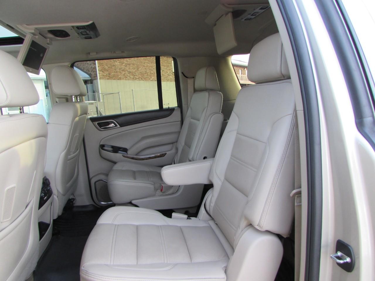 GMC Yukon XL Vehicle Full-screen Gallery Image 25