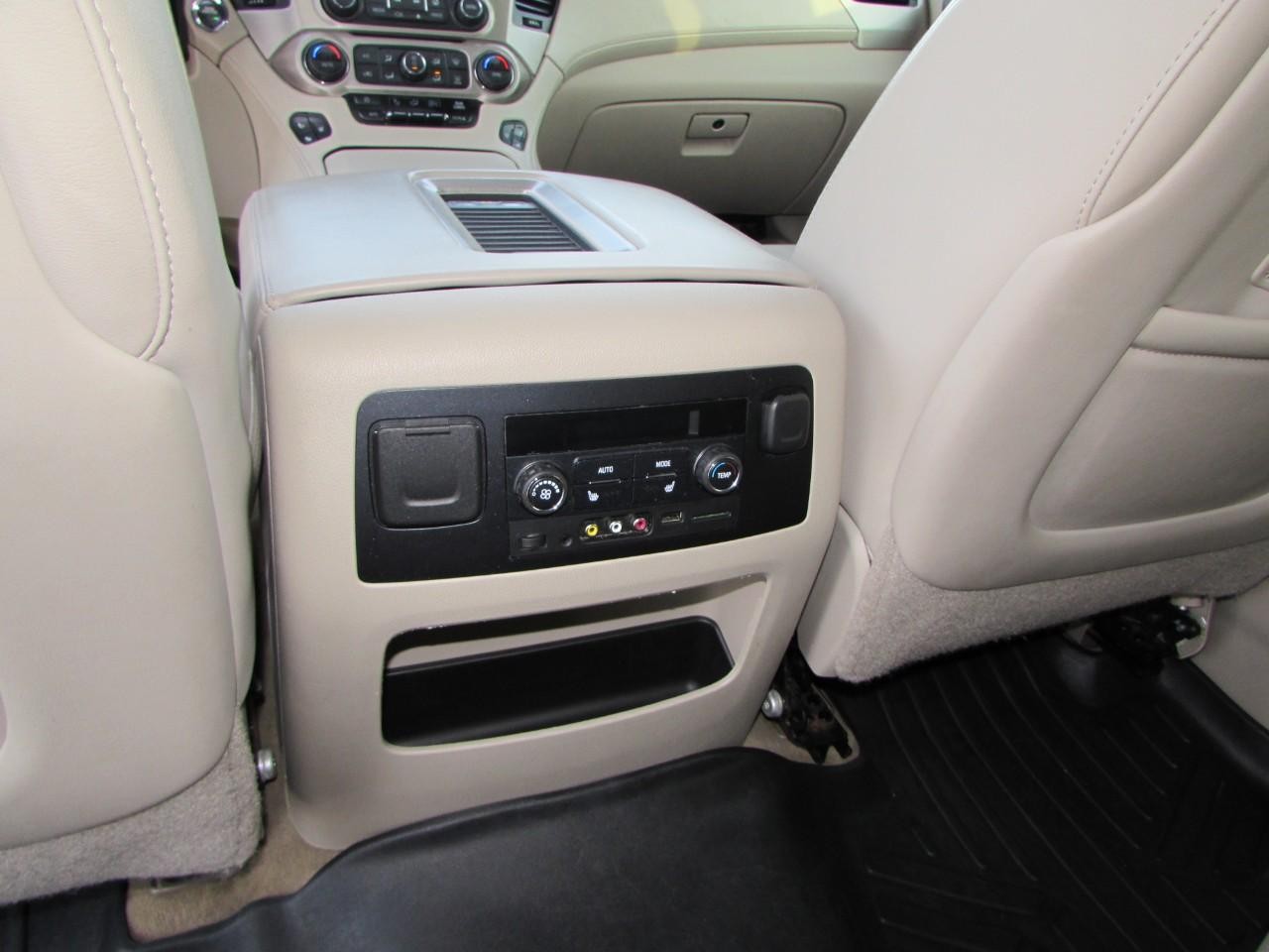 GMC Yukon XL Vehicle Full-screen Gallery Image 26