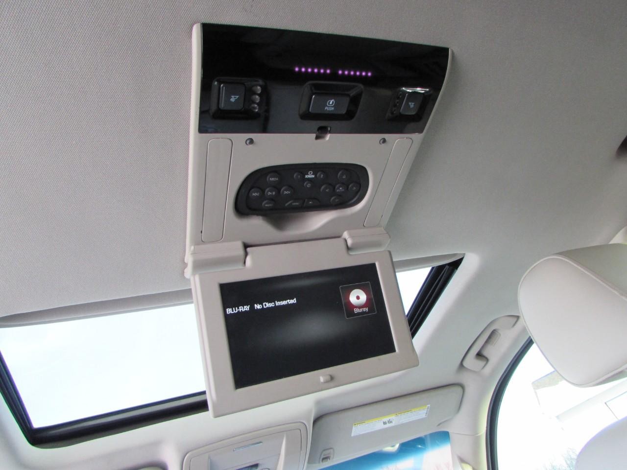 GMC Yukon XL Vehicle Full-screen Gallery Image 27