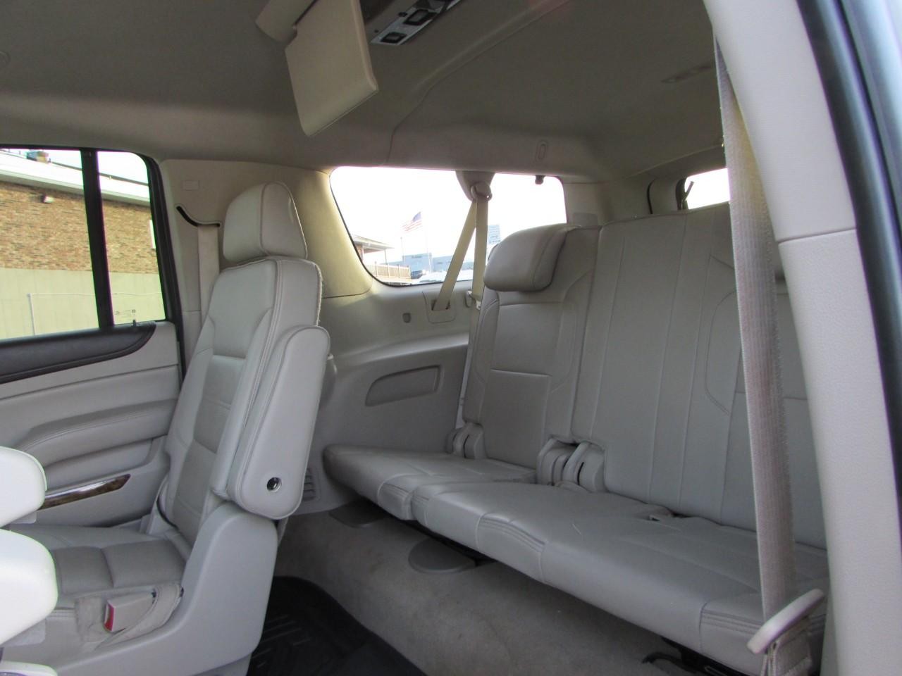 GMC Yukon XL Vehicle Full-screen Gallery Image 29