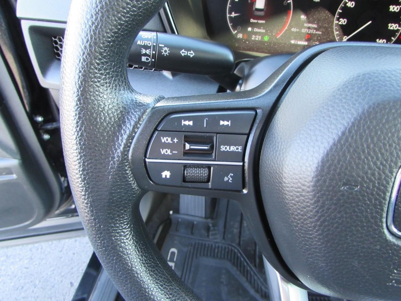 Honda CR-V Vehicle Full-screen Gallery Image 15