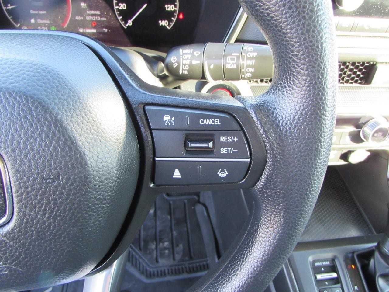 Honda CR-V Vehicle Full-screen Gallery Image 16