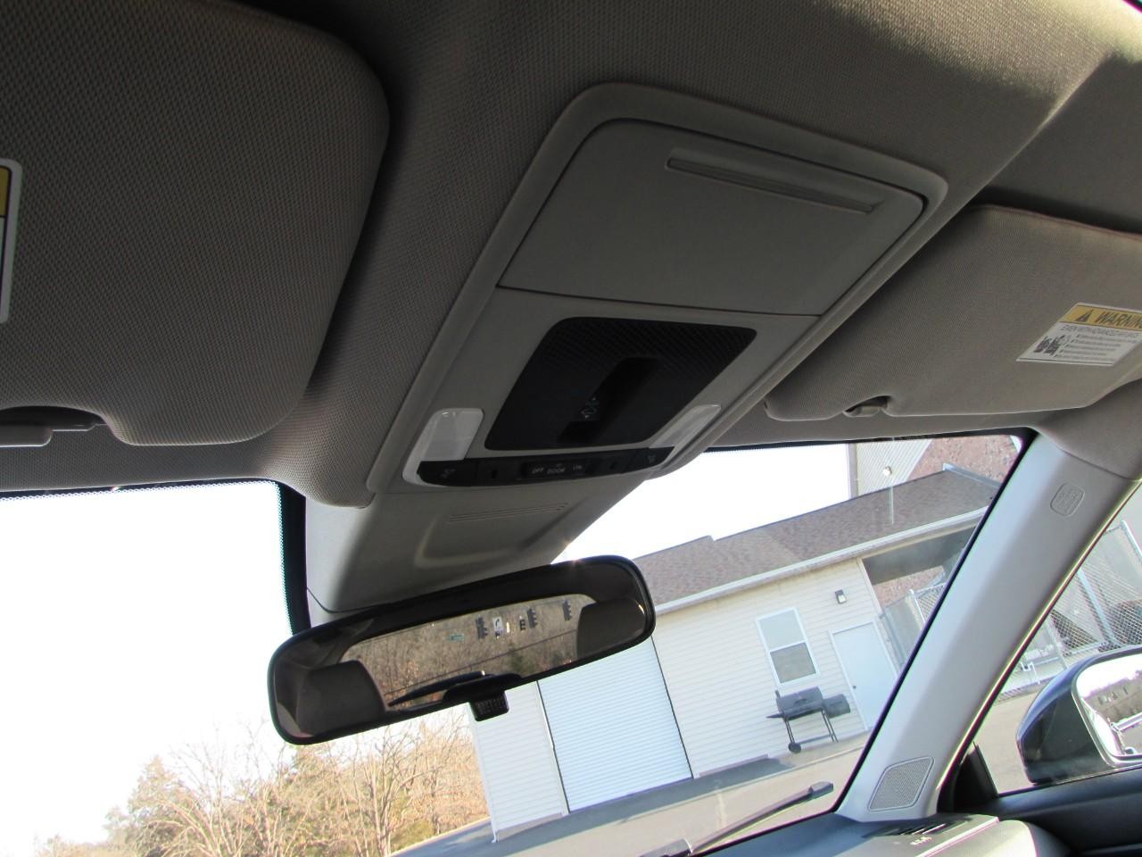 Honda CR-V Vehicle Full-screen Gallery Image 18