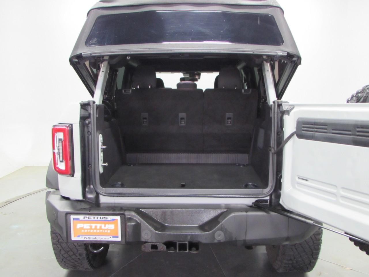 Ford Bronco Vehicle Full-screen Gallery Image 11