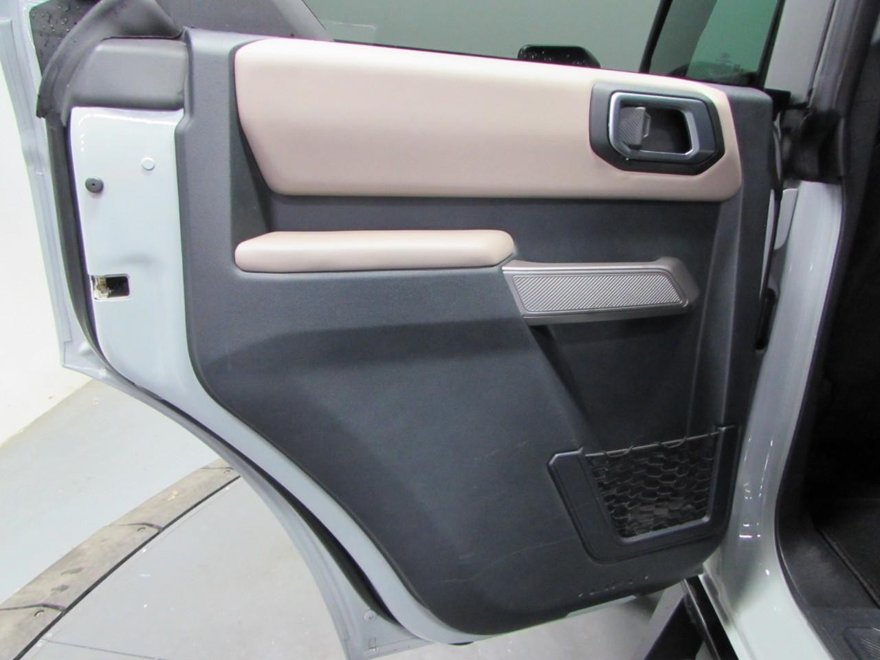 Ford Bronco Vehicle Full-screen Gallery Image 14