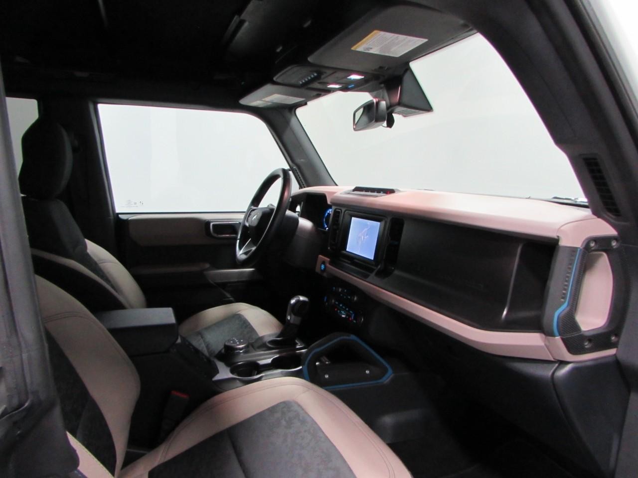 Ford Bronco Vehicle Full-screen Gallery Image 17
