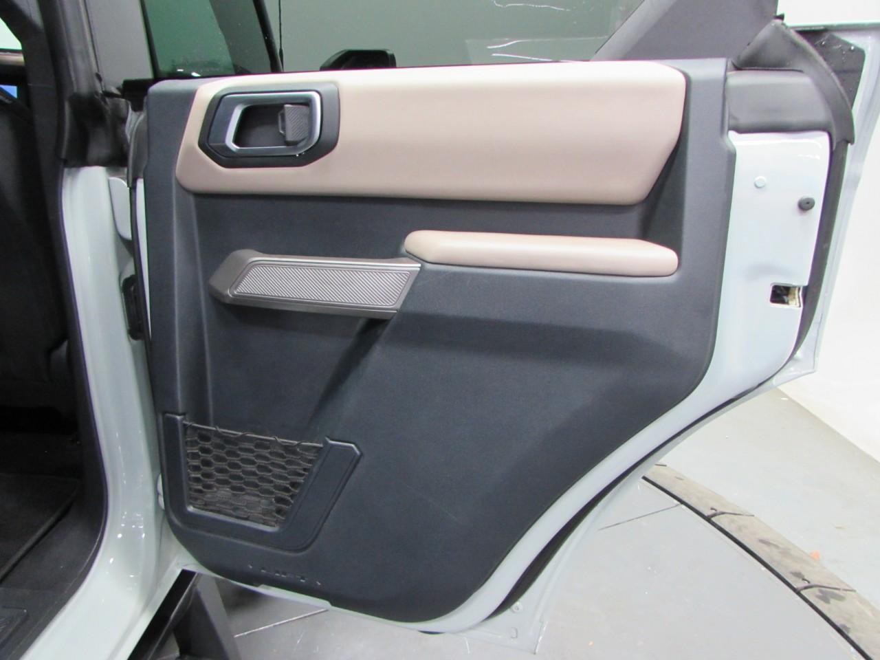 Ford Bronco Vehicle Full-screen Gallery Image 18