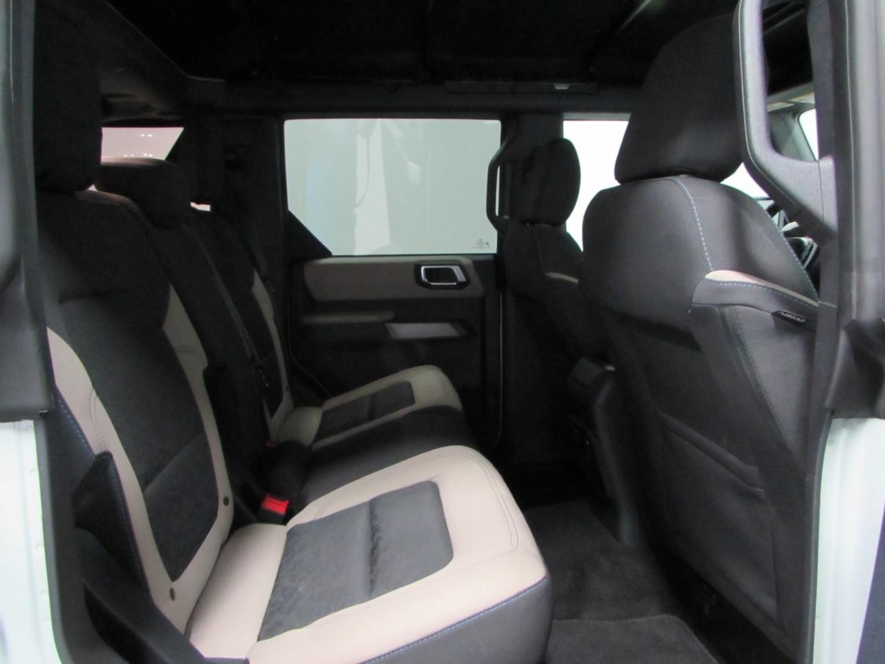 Ford Bronco Vehicle Full-screen Gallery Image 19