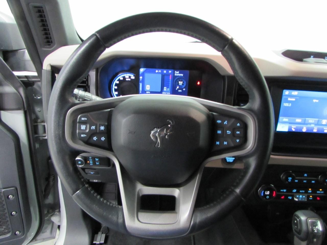 Ford Bronco Vehicle Full-screen Gallery Image 21