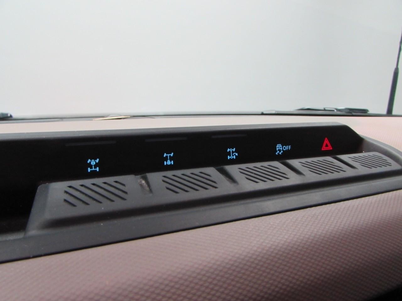 Ford Bronco Vehicle Full-screen Gallery Image 25
