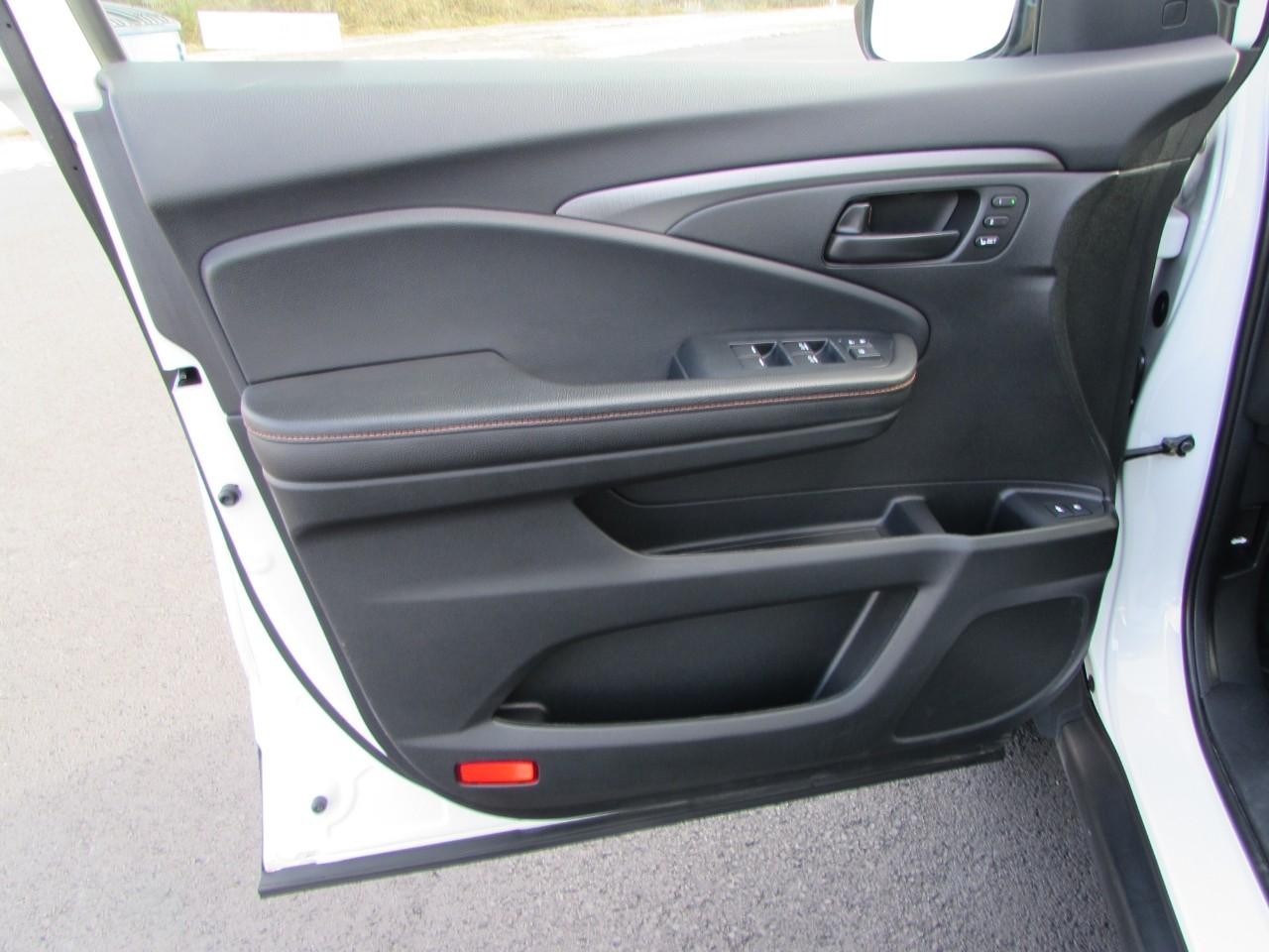 Honda Pilot Vehicle Full-screen Gallery Image 20