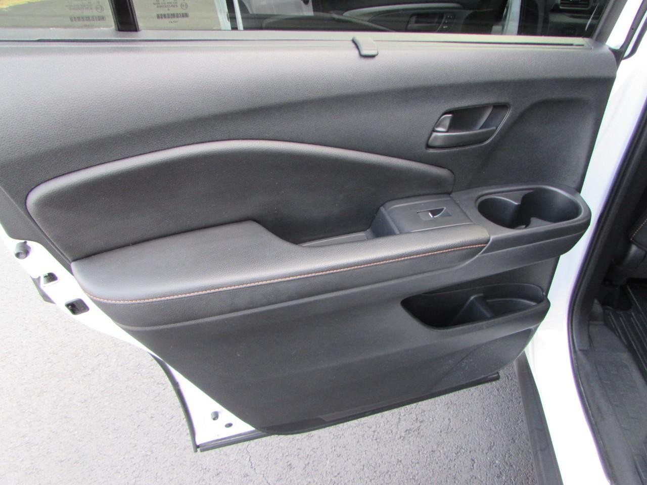 Honda Pilot Vehicle Full-screen Gallery Image 32