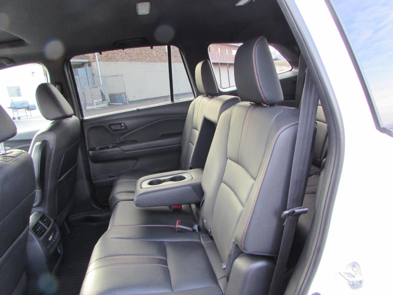 Honda Pilot Vehicle Full-screen Gallery Image 33