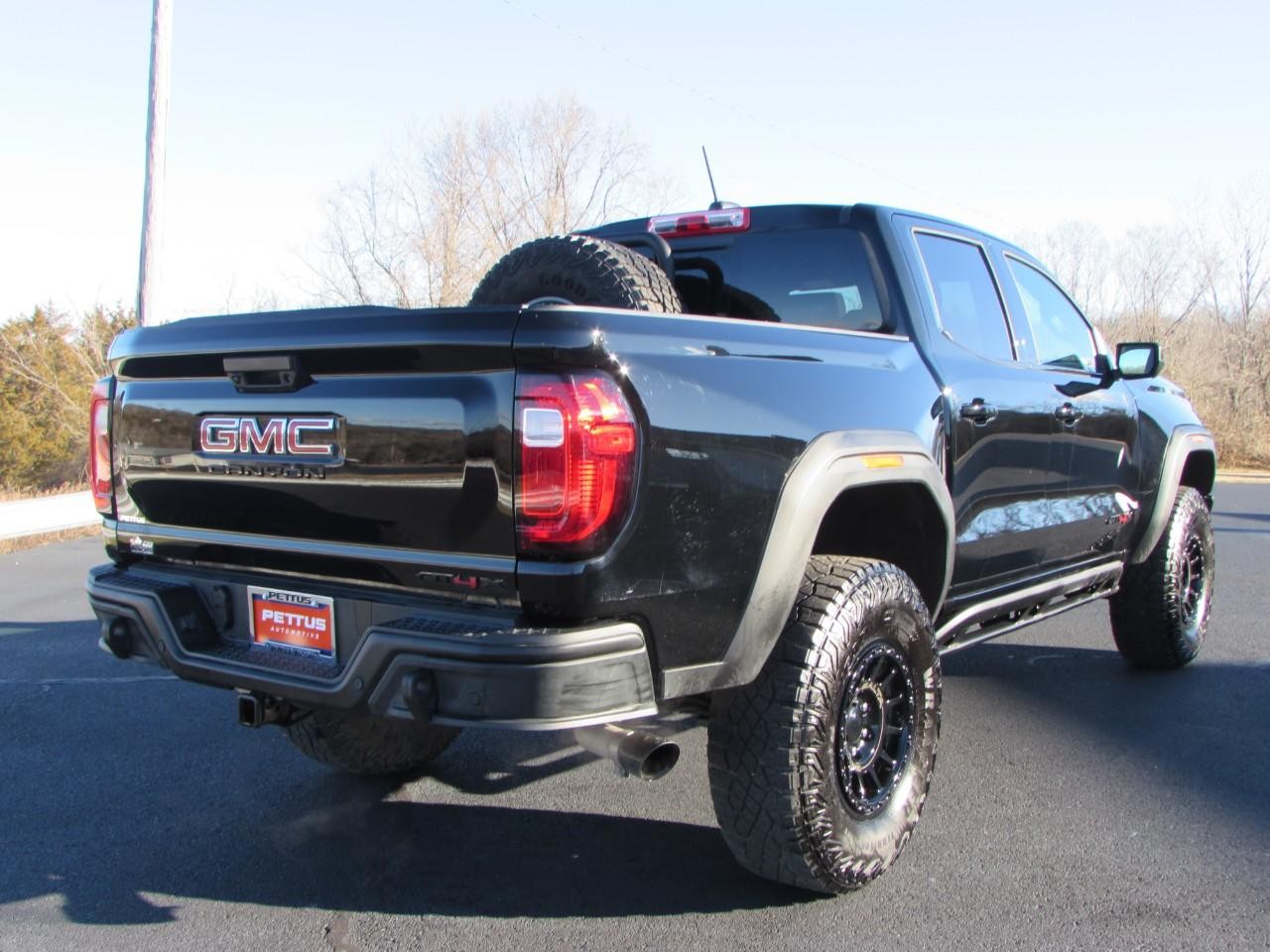 GMC Canyon Vehicle Full-screen Gallery Image 07