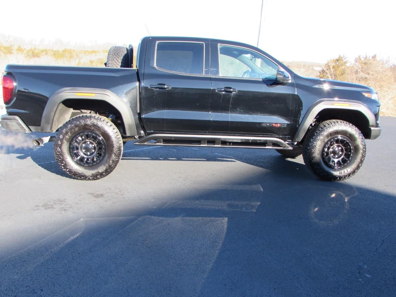 GMC Canyon Vehicle Full-screen Gallery Image 08