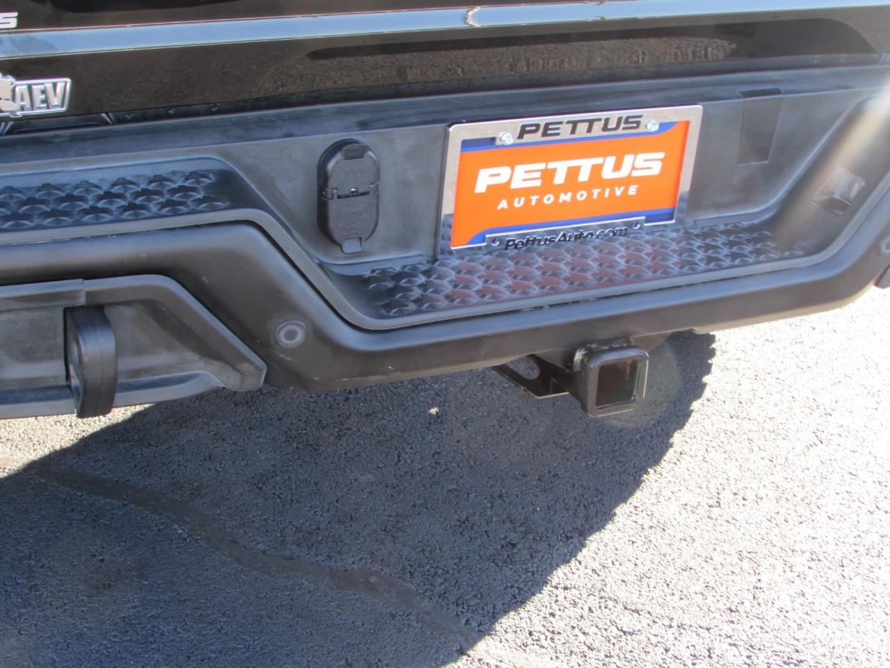 GMC Canyon Vehicle Full-screen Gallery Image 12