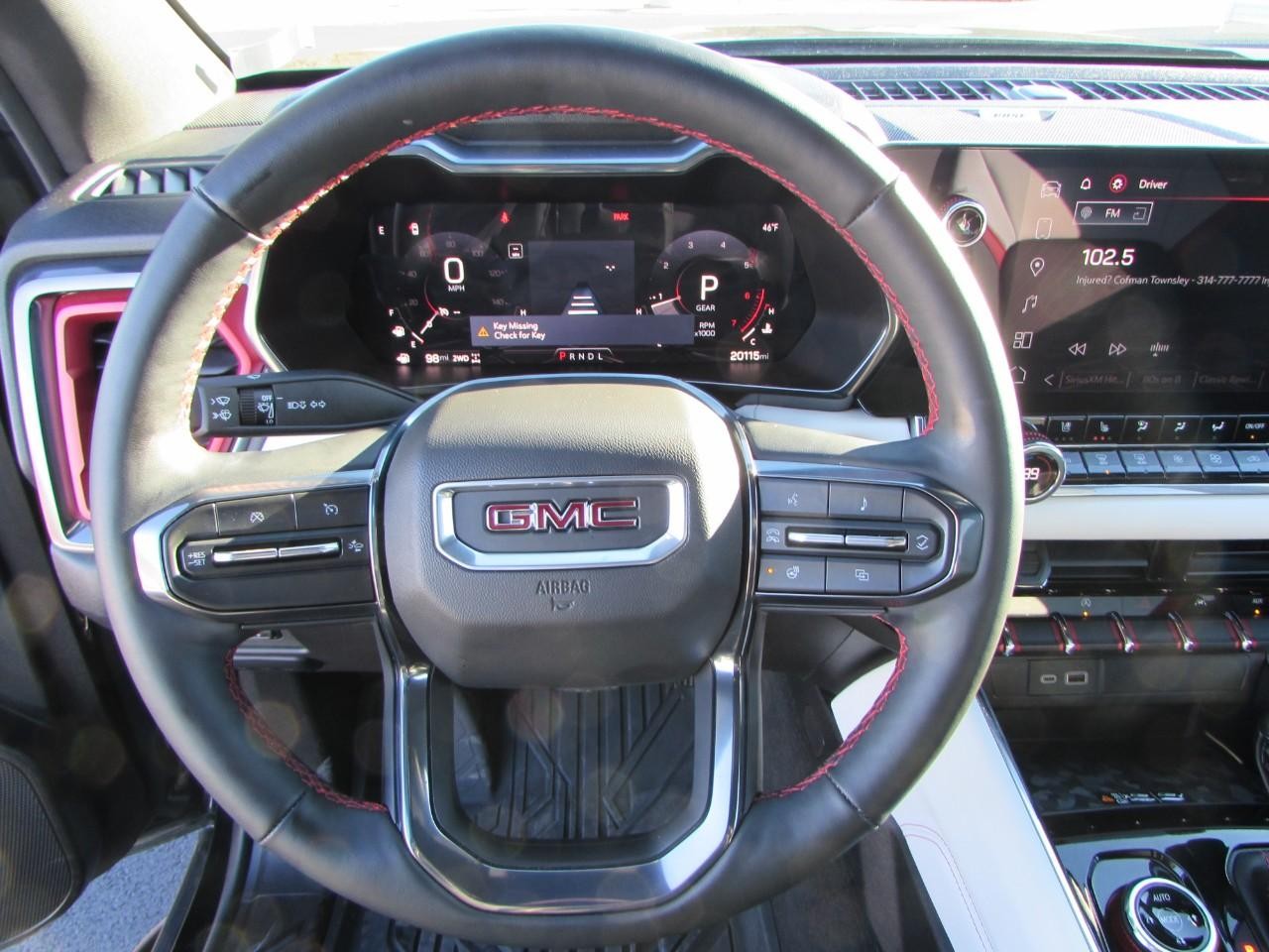 GMC Canyon Vehicle Full-screen Gallery Image 18