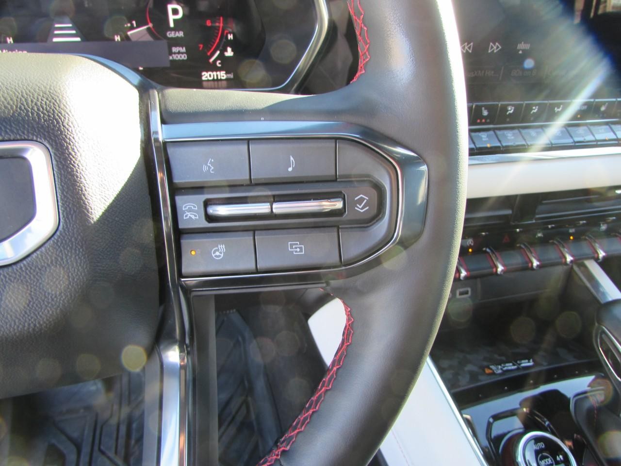 GMC Canyon Vehicle Full-screen Gallery Image 20