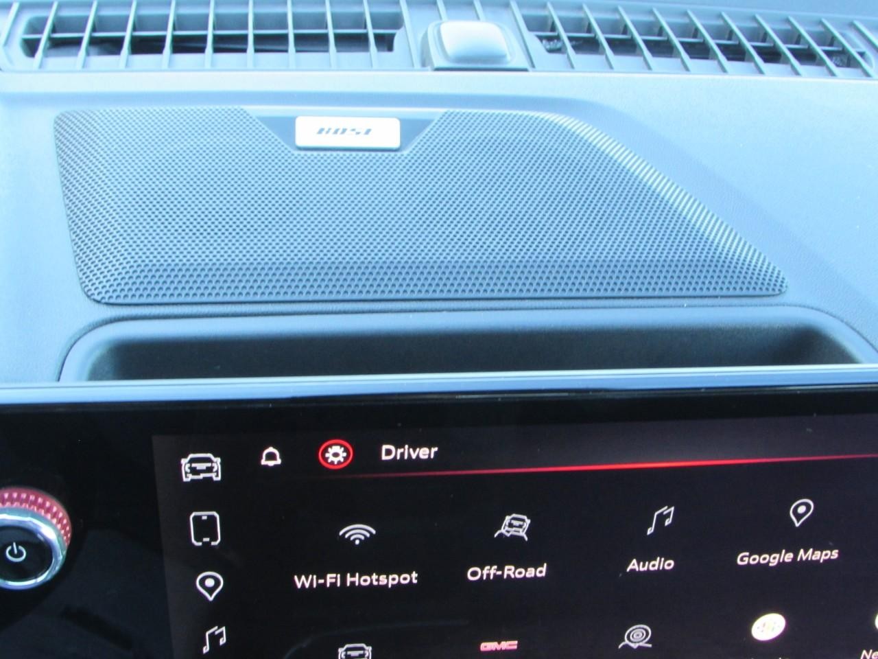 GMC Canyon Vehicle Full-screen Gallery Image 22