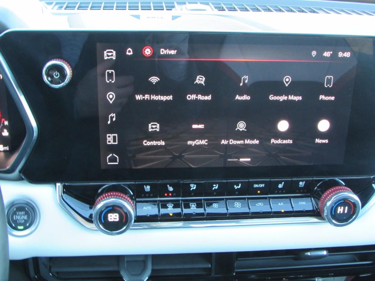 GMC Canyon Vehicle Full-screen Gallery Image 23