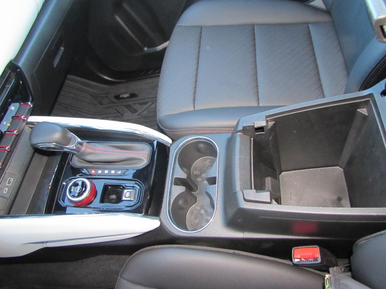 GMC Canyon Vehicle Full-screen Gallery Image 26