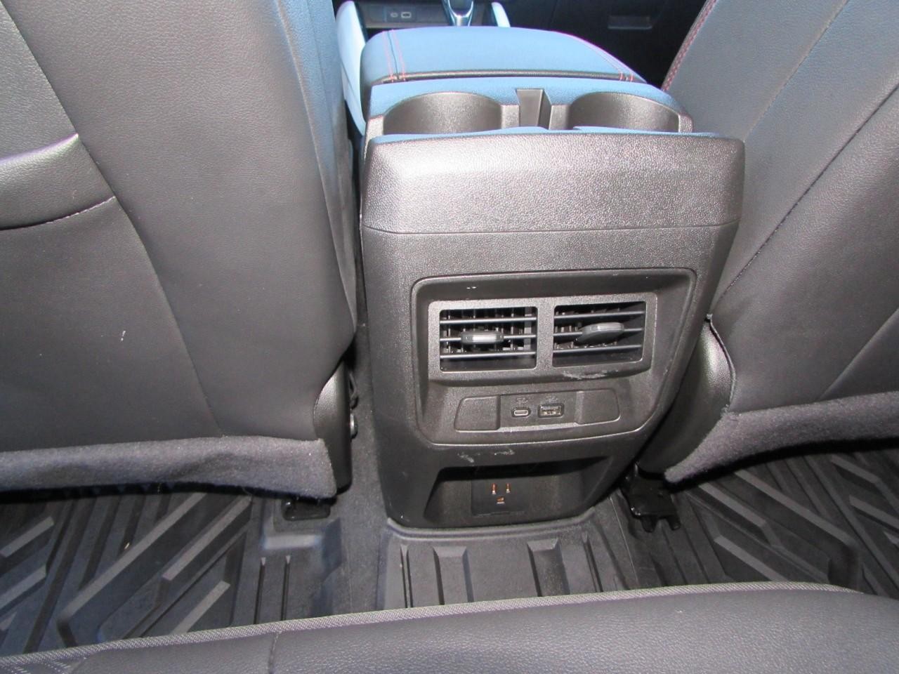 GMC Canyon Vehicle Full-screen Gallery Image 30