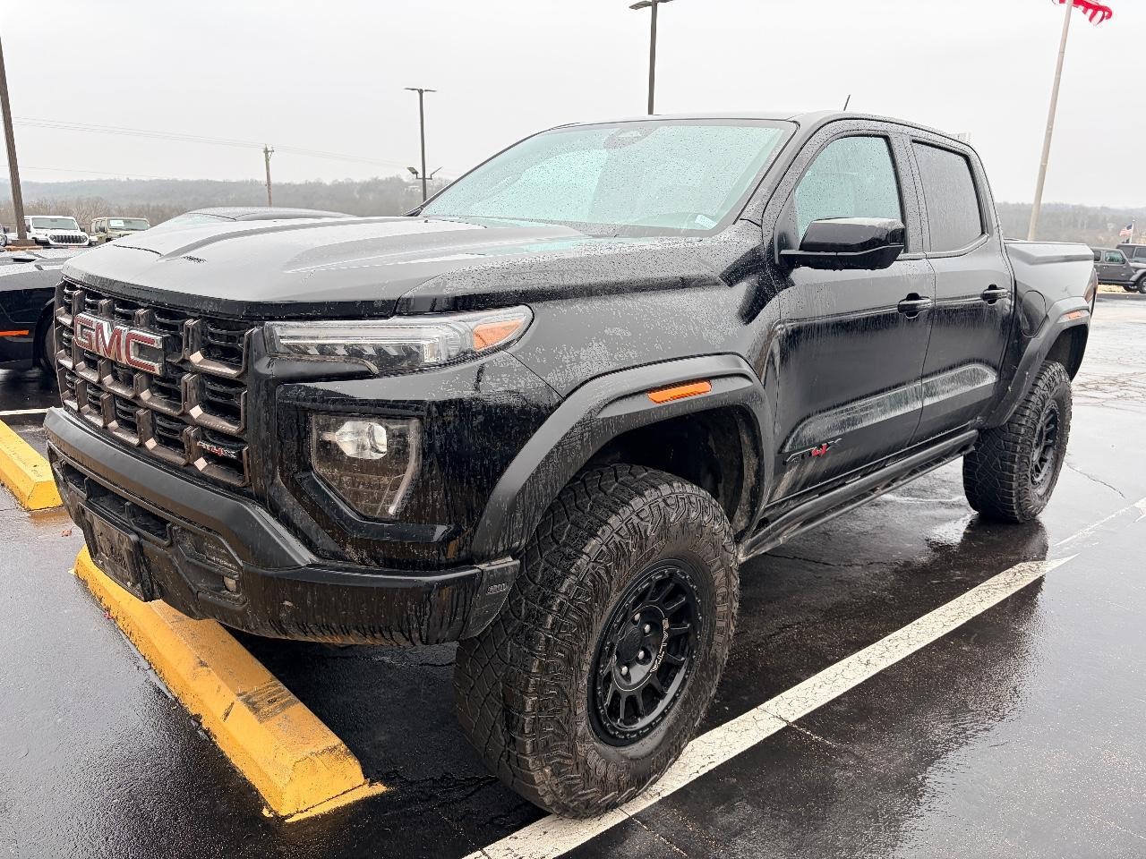 GMC Canyon Vehicle Full-screen Gallery Image 31