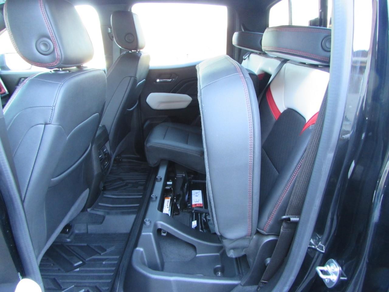 GMC Canyon Vehicle Full-screen Gallery Image 32