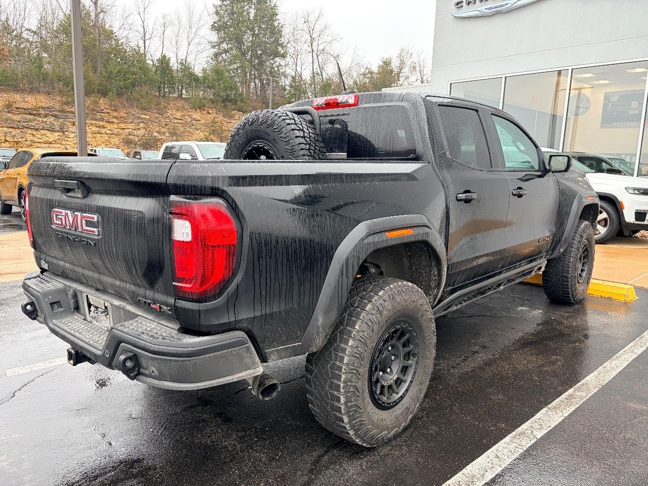 GMC Canyon Vehicle Full-screen Gallery Image 37