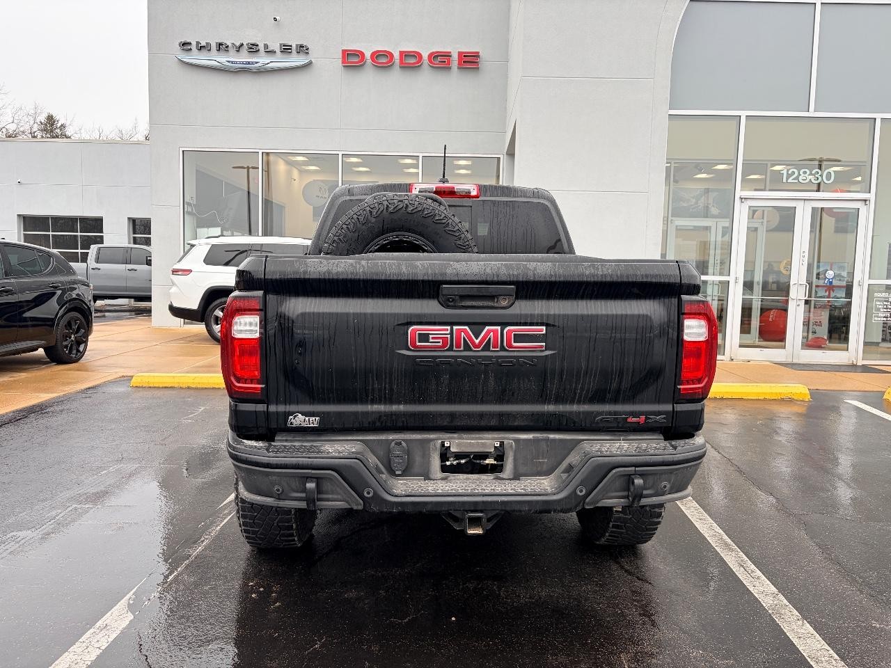 GMC Canyon Vehicle Full-screen Gallery Image 38