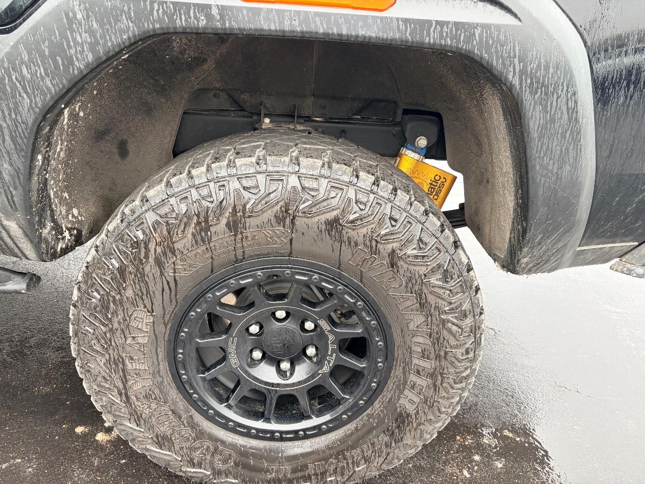 GMC Canyon Vehicle Full-screen Gallery Image 40