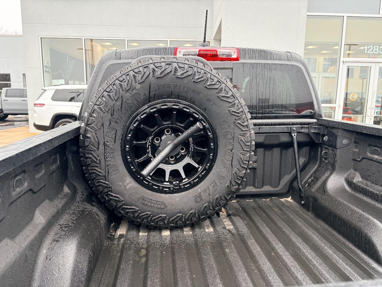 GMC Canyon Vehicle Full-screen Gallery Image 41