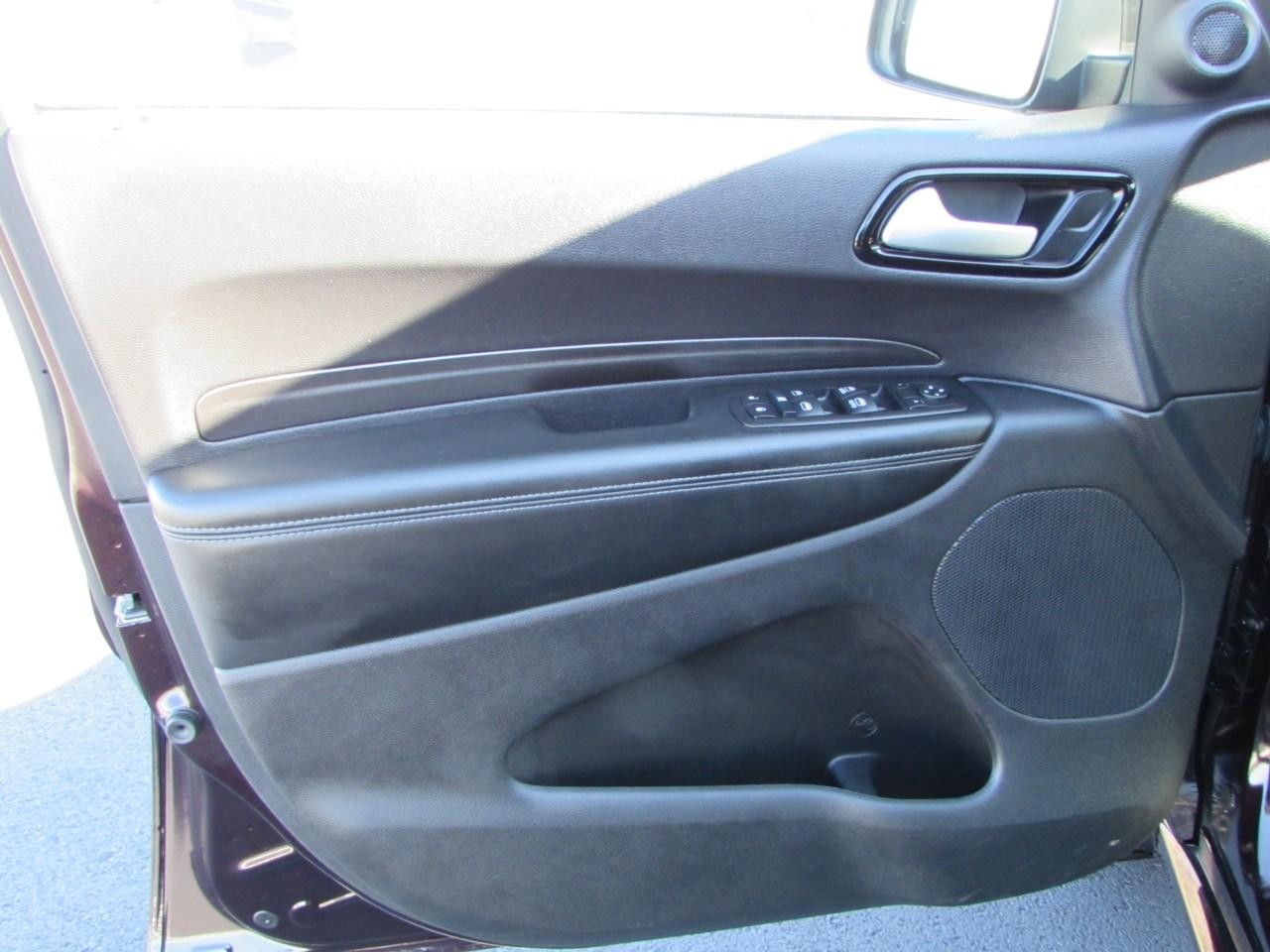 Dodge Durango Vehicle Full-screen Gallery Image 11