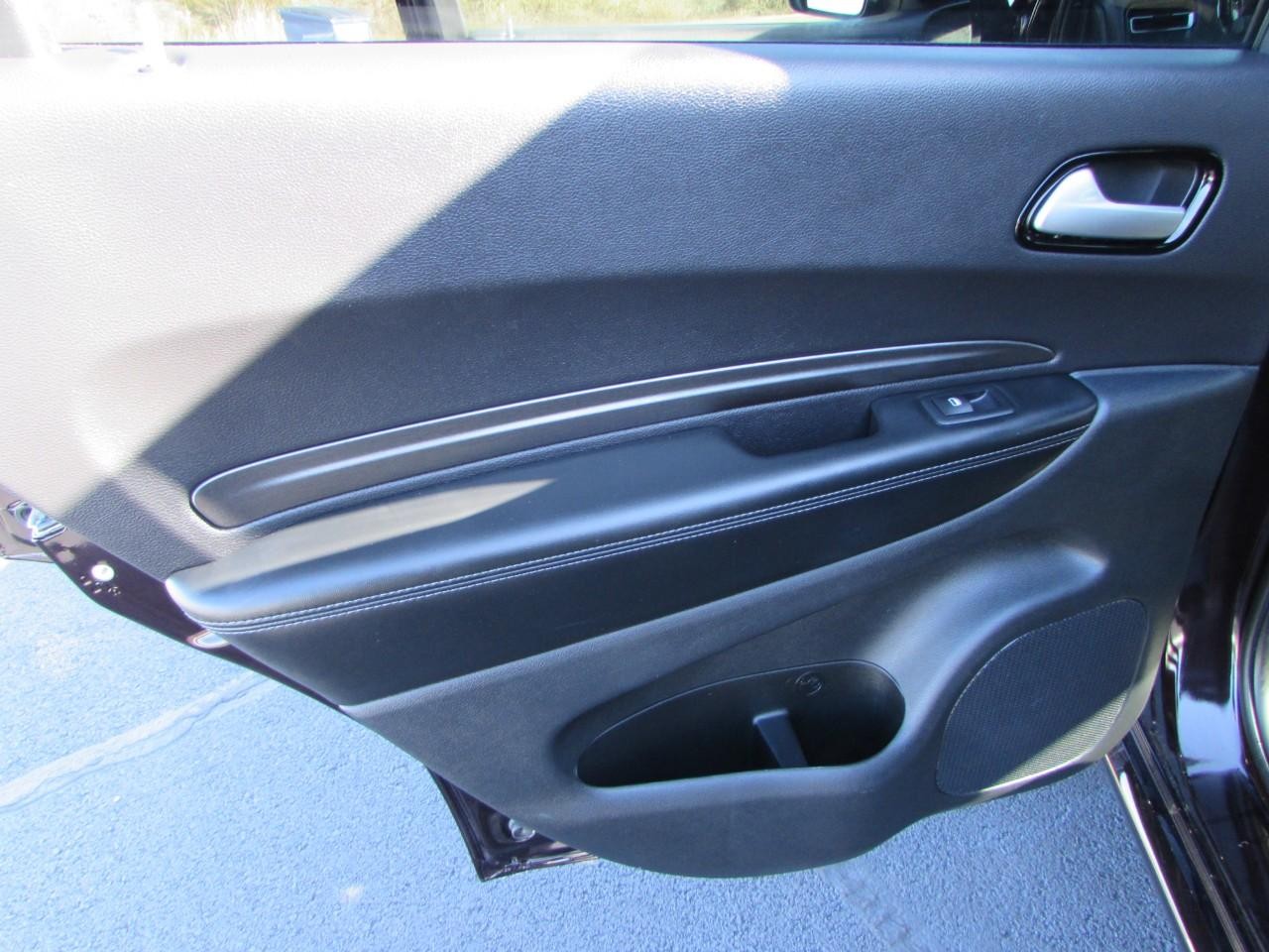 Dodge Durango Vehicle Full-screen Gallery Image 23