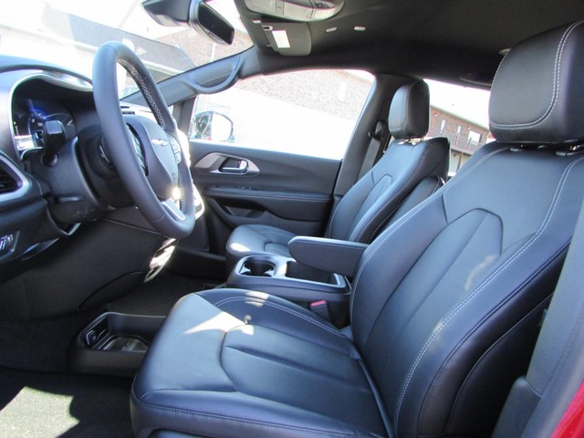 2026 Chrysler Pacifica Select - Photo 12