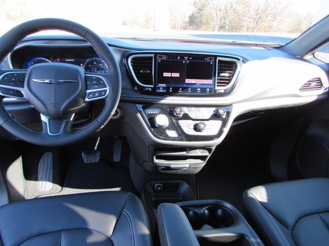 2026 Chrysler Pacifica Select - Photo 22
