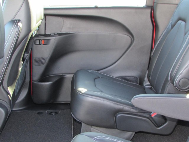 2026 Chrysler Pacifica Select - Photo 23
