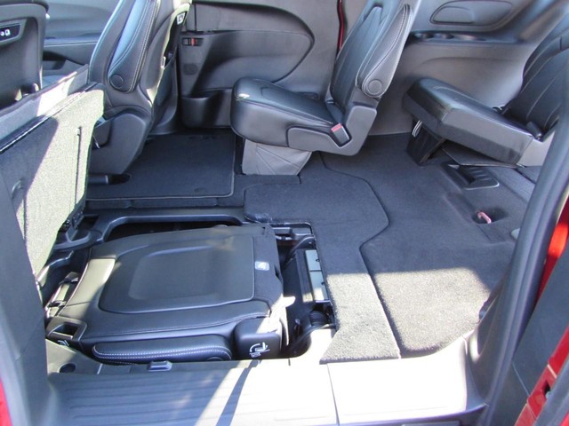 2026 Chrysler Pacifica Select - Photo 30