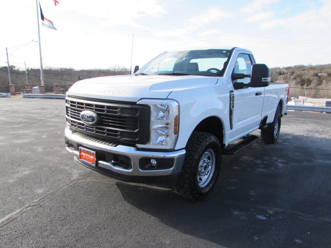 Ford F-250SD Vehicle Full-screen Gallery Image 03