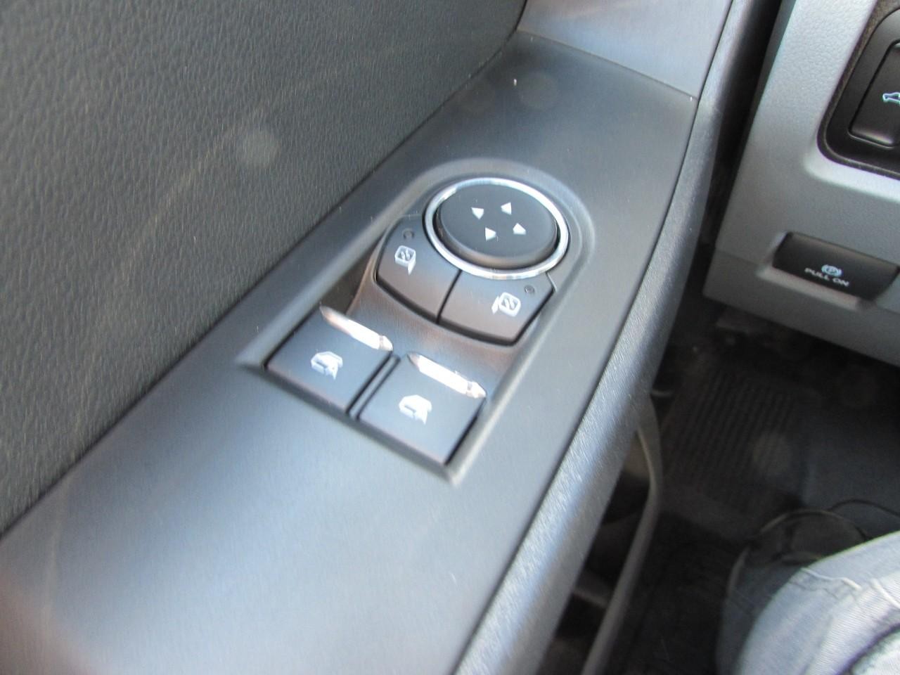 Ford F-250SD Vehicle Full-screen Gallery Image 16