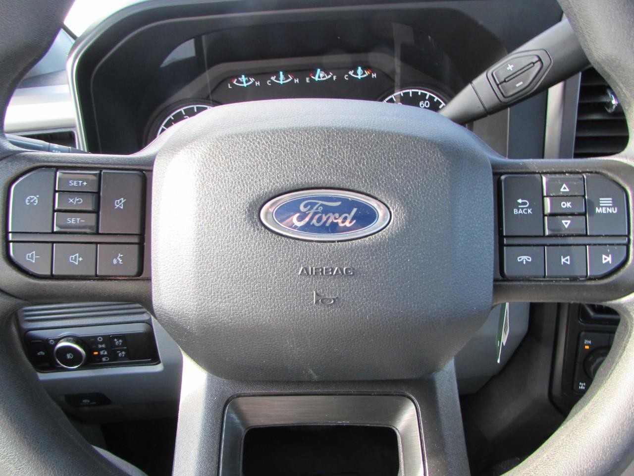 Ford F-250SD Vehicle Full-screen Gallery Image 17