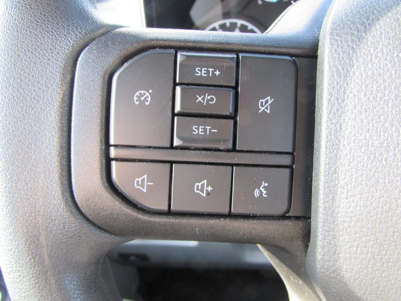 Ford F-250SD Vehicle Full-screen Gallery Image 18