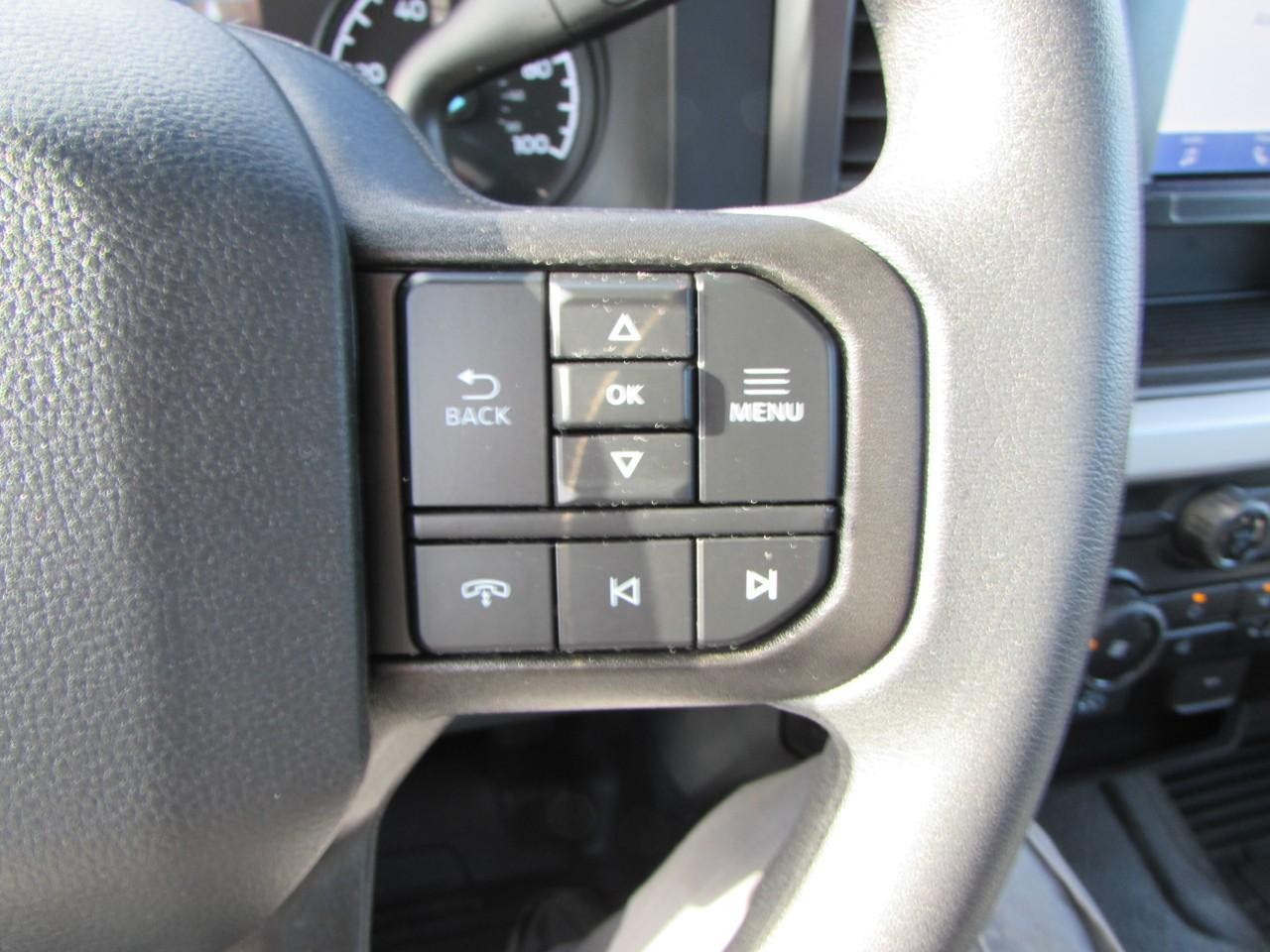 Ford F-250SD Vehicle Full-screen Gallery Image 19