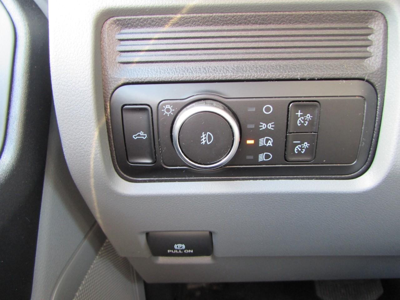 Ford F-250SD Vehicle Full-screen Gallery Image 20