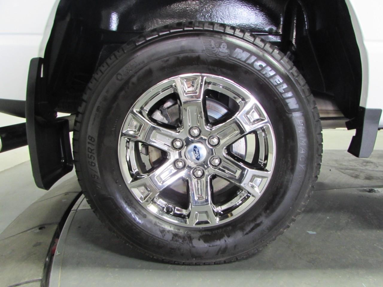 Ford F-150 Vehicle Full-screen Gallery Image 09