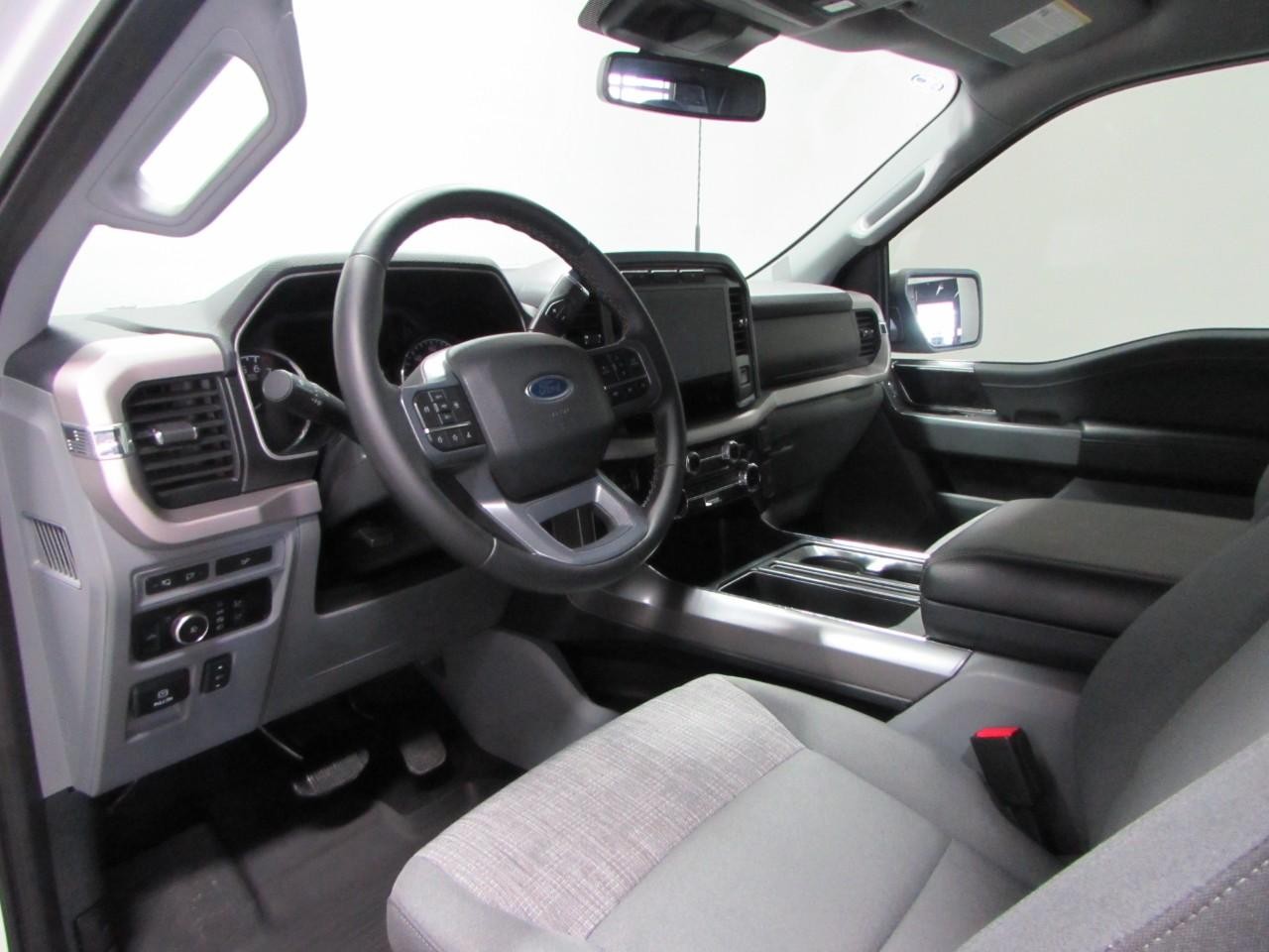Ford F-150 Vehicle Full-screen Gallery Image 13